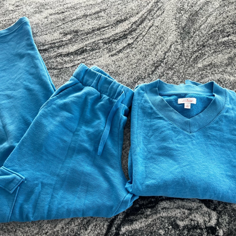Colsie Blue Sweatshirt and Joggers Set - Picture 1 of 5